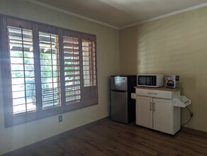 13690 Westward Dr in Fontana, CA - Foto de edificio - Building Photo