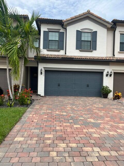 8351 Cadre Noir Rd in Wellington, FL - Building Photo