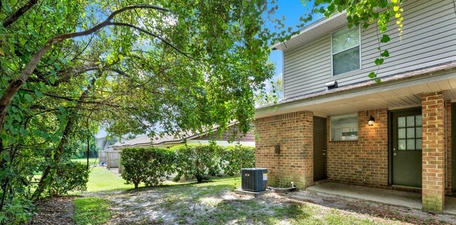 225 Whispering Oaks Ct in Orange City, FL - Building Photo - Building Photo