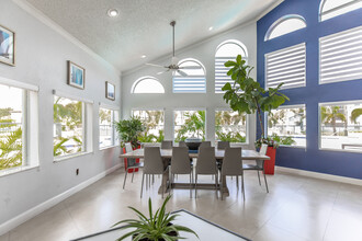 Gleneagles Apartments in Miami, FL - Foto de edificio - Interior Photo