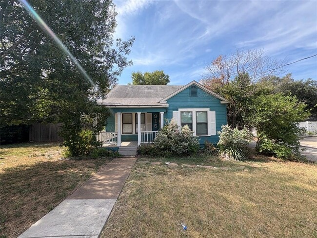 property at 915 W 29th St