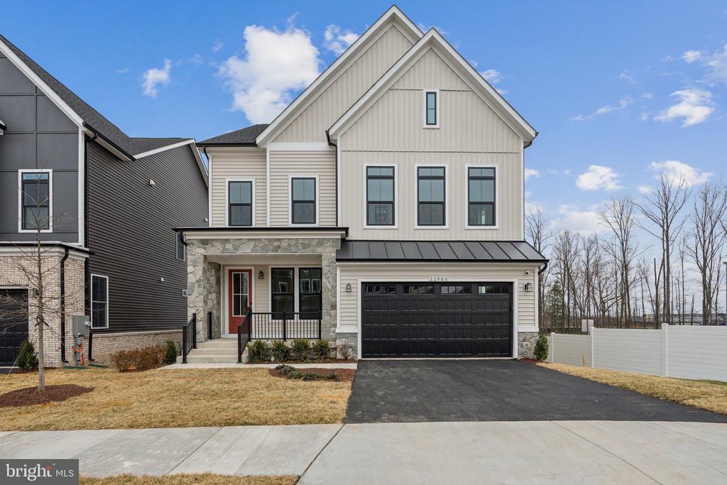 22980 Running Whisper Ct in Ashburn, VA - Foto de edificio