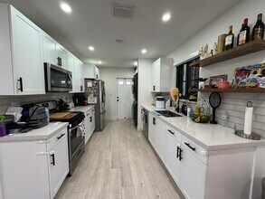 10231 Dolphin Rd in Cutler Bay, FL - Building Photo - Building Photo
