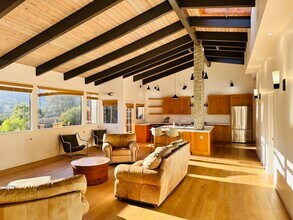 156 Muerdago Rd in Topanga, CA - Foto de edificio - Building Photo