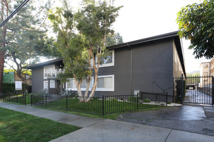 Dickens Place in Sherman Oaks, CA - Building Photo