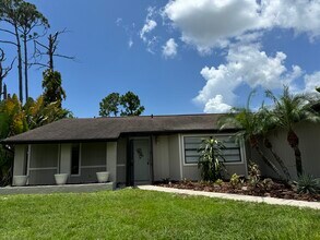 1101 McCrory St in North Port, FL - Building Photo - Building Photo