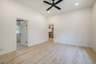 1702 Laburnum Ave in Chico, CA - Foto de edificio - Building Photo