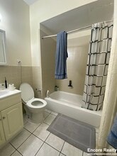 879 Beacon St, Unit 10 in Boston, MA - Foto de edificio - Building Photo