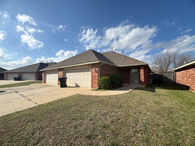 917 SW 37th St in Moore, OK - Building Photo - Building Photo
