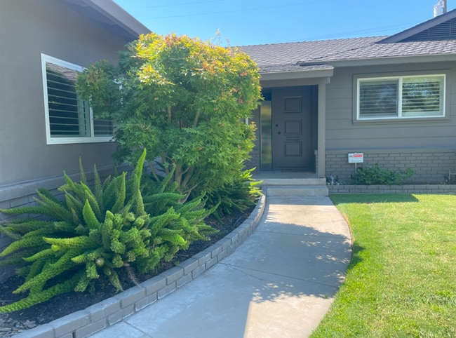 412 Woodrow Ave in Modesto, CA - Building Photo - Building Photo