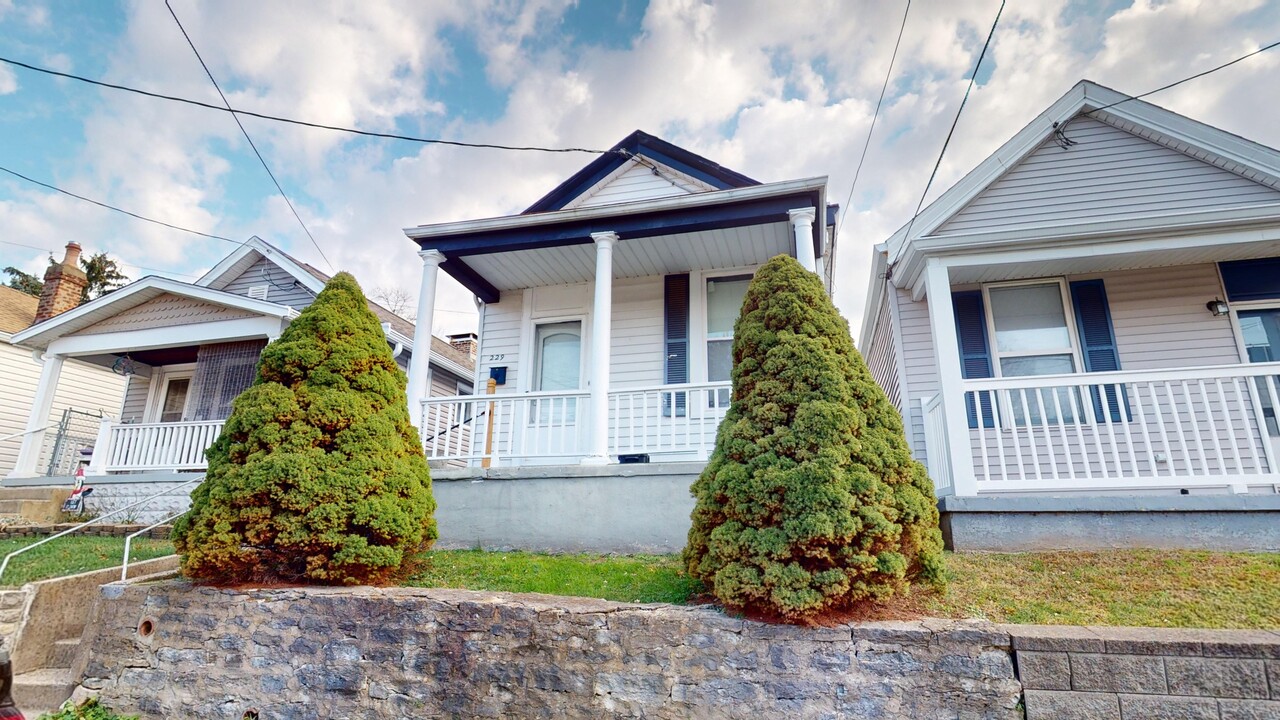 229 Boone St in Bromley, KY - Building Photo