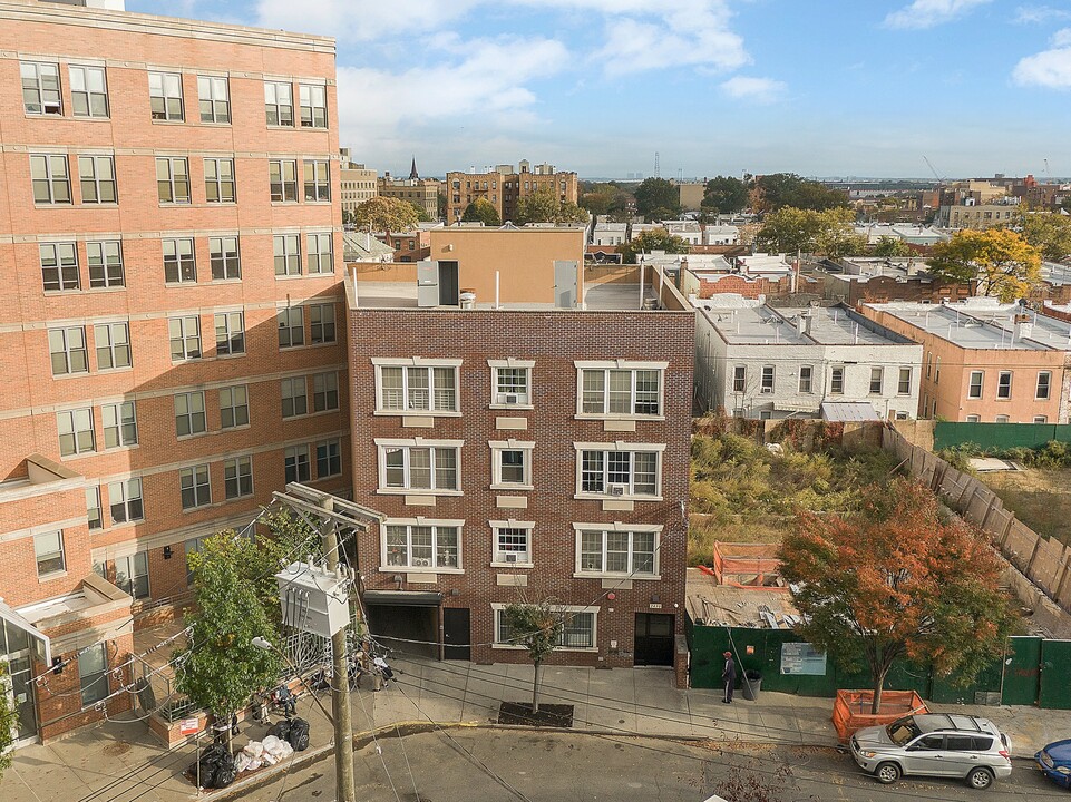 2430 Lyvere St in Bronx, NY - Building Photo