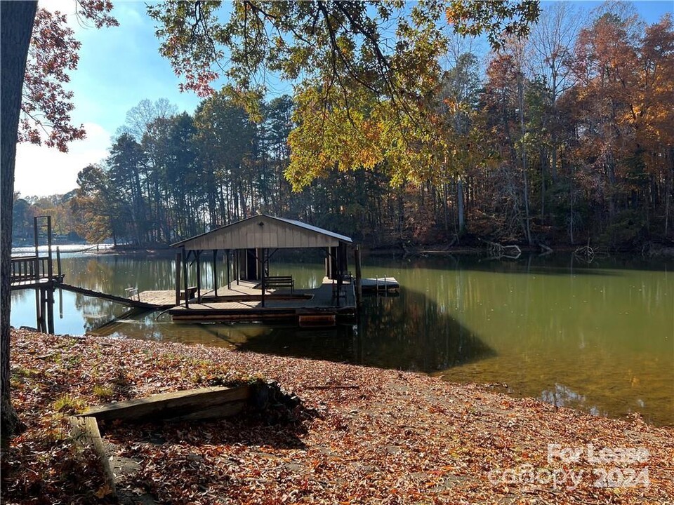 218 Lineberger Rd in Mooresville, NC - Building Photo