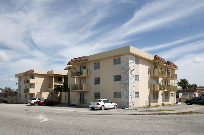 Mar Kay Apartments in Hialeah, FL - Building Photo - Building Photo