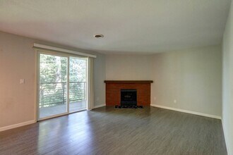 12209 NE Bel Red Rd in Bellevue, WA - Building Photo - Building Photo