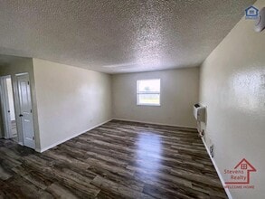 2111 NW Lindy Ave in Lawton, OK - Foto de edificio - Building Photo