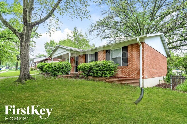 2316 Millvalley Dr in Florissant, MO - Foto de edificio - Building Photo