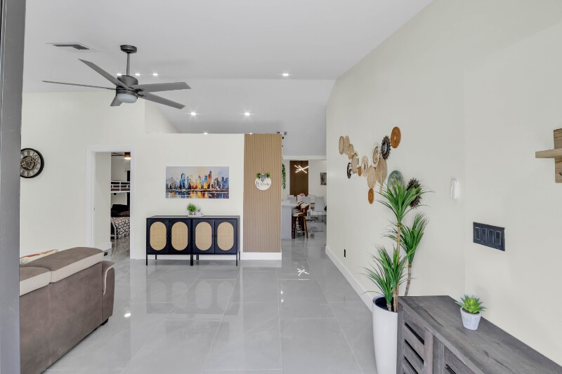 7381 NW 35th Ct in Lauderhill, FL - Building Photo