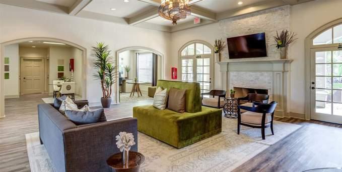 2000 Westborough Dr in Katy, TX - Building Photo