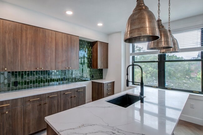 408 W University Ave, Unit 302