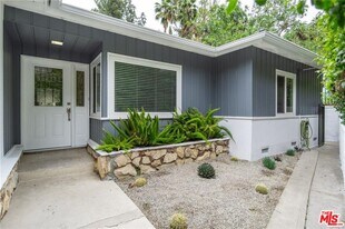 3720 Ventura Canyon Ave in Los Angeles, CA - Building Photo