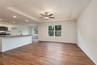 376 W Granada St in Republic, MO - Building Photo - Building Photo