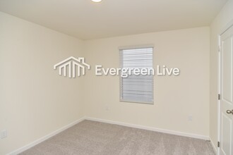 157 Snowdrop Ave in La Vergne, TN - Building Photo - Building Photo