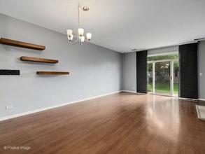 835 Genesee Dr in Naperville, IL - Foto de edificio - Building Photo