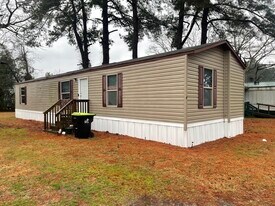 3525 E Elizabethtown Rd in Lumberton, NC - Building Photo