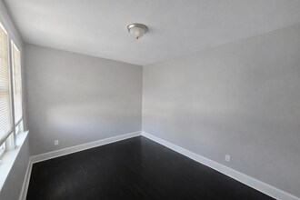 1908 W Market St in Louisville, KY - Building Photo - Building Photo