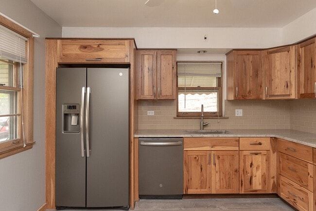 6408 W Raven St, Unit A03K in Chicago, IL - Foto de edificio - Building Photo