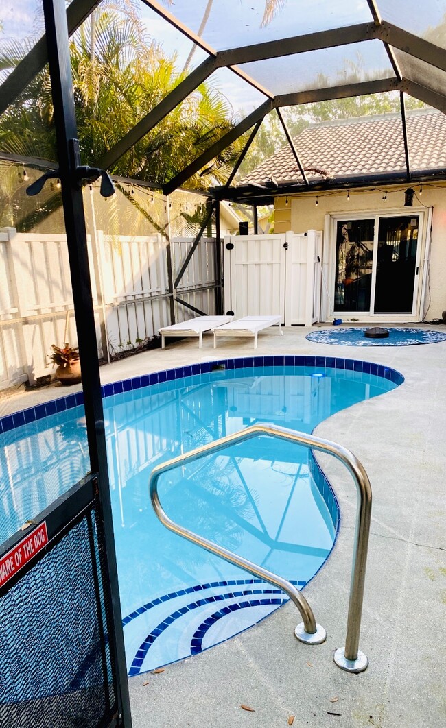 12533 Woodmill Dr in Palm Beach Gardens, FL - Foto de edificio - Building Photo