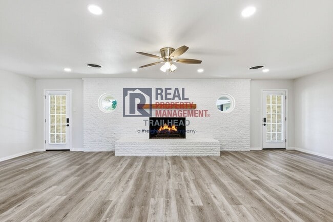 6070 Wonder Dr in Fort Worth, TX - Building Photo - Building Photo