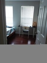 835 Ferndale Ter NE in Leesburg, VA - Building Photo