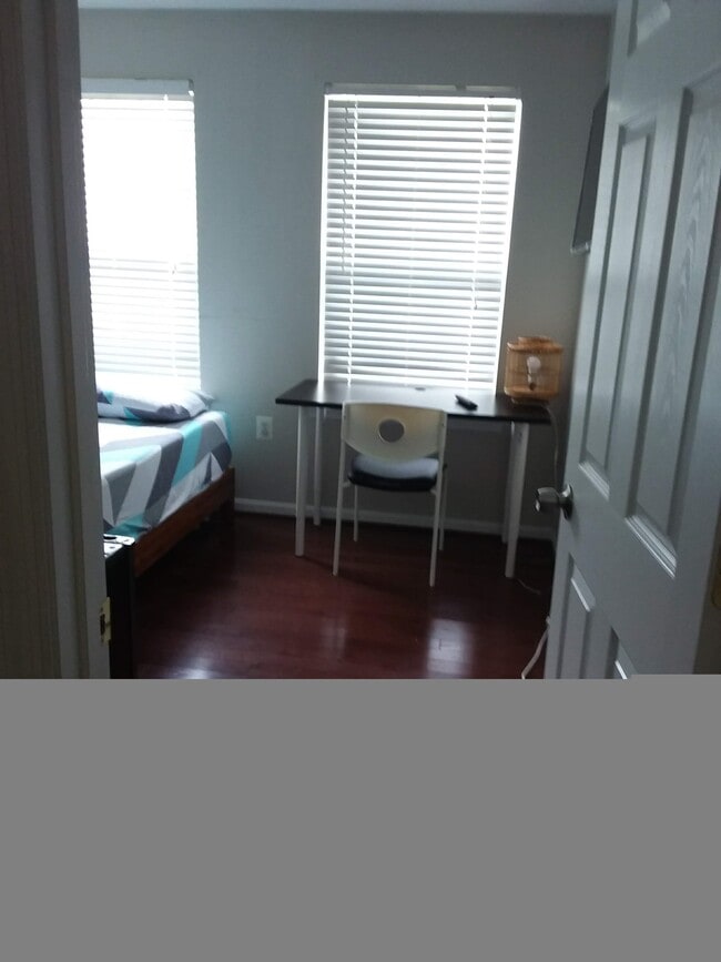 property at 835 Ferndale Ter NE