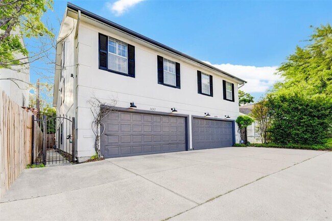 6012 Kirby Dr in Houston, TX - Building Photo - Building Photo
