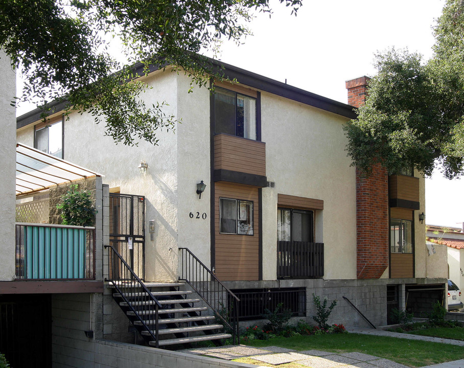 620 W Doran St in Glendale, CA - Building Photo