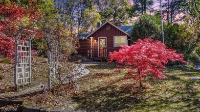 215 Annisquam Rd in Highland Lakes, NJ - Building Photo - Building Photo
