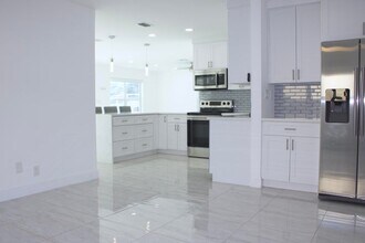 517 NW 52nd St in Boca Raton, FL - Building Photo - Building Photo