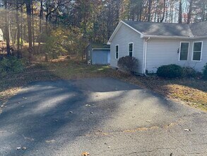 2 Jerry Ln in Granby, MA - Building Photo - Building Photo