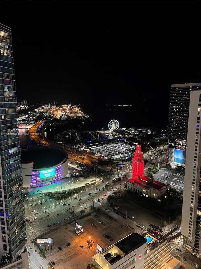 851 NE 1st Ave, Unit 4107 in Miami, FL - Building Photo - Building Photo