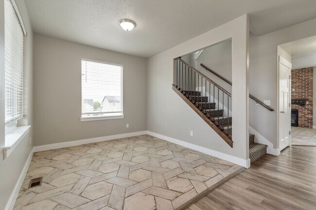 2105 E Weeping Cherry Ln in Eagle Mountain, UT - Building Photo - Building Photo