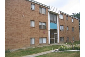 Lowell Apartments in Lorain, OH - Foto de edificio - Building Photo