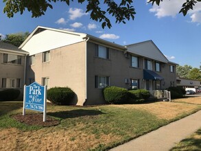 10030 W Nine Mile Rd in Oak Park, MI - Foto de edificio - Building Photo