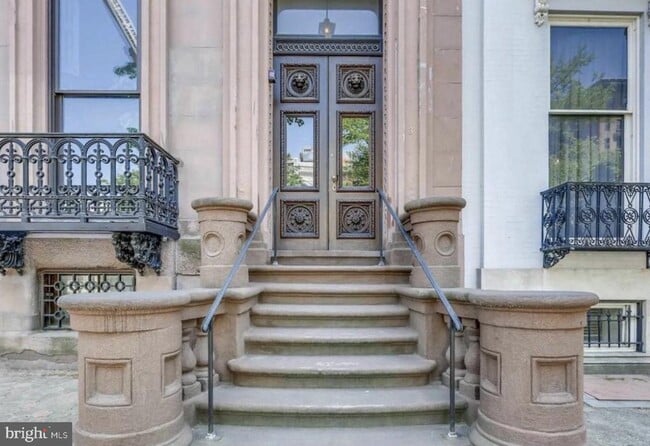 property at 3 W Mt Vernon Pl