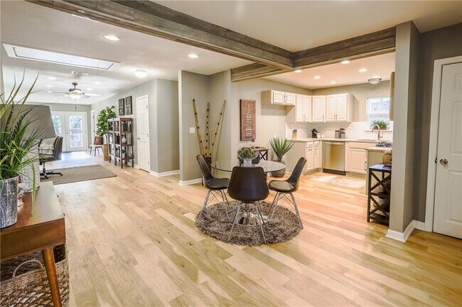 407 W Odell St in Austin, TX - Building Photo - Building Photo