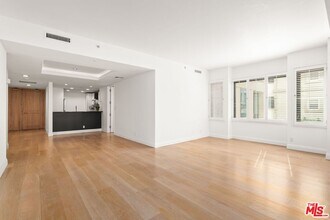 10520 Wilshire Blvd in Los Angeles, CA - Building Photo - Building Photo