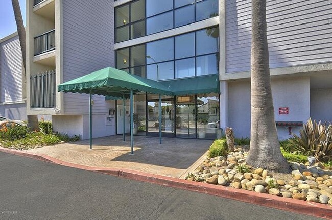 property at 2901 Peninsula Rd