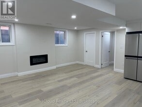 3881 Skyview St in Mississauga, ON - Building Photo - Building Photo
