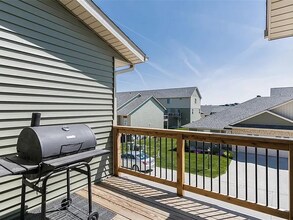 61 Renee Ln in Tiffin, IA - Foto de edificio - Building Photo